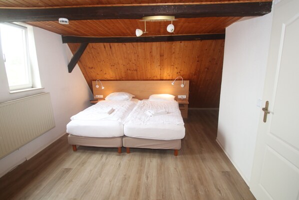 8 Schlafzimmer, Bügeleisen/Bügelbrett, kostenloses WLAN, Bettwäsche