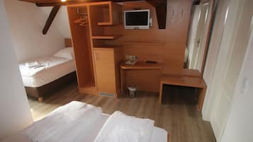 8 Schlafzimmer, Bügeleisen/Bügelbrett, kostenloses WLAN, Bettwäsche