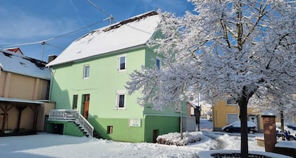 Haus am brunnen