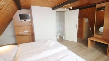 8 bedrooms, iron/ironing board, free WiFi, bed sheets