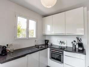 Kühlschrank, Ofen, Herdplatte, Geschirrspüler