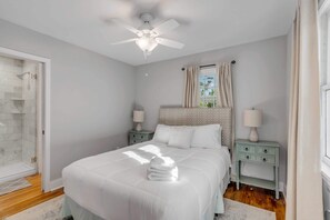 3 bedrooms, iron/ironing board, WiFi, bed sheets