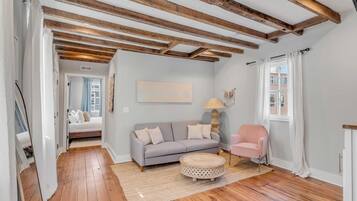 تلفزيون، ستيريو، مكتب