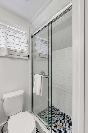 Doccia, asciugacapelli, asciugamani