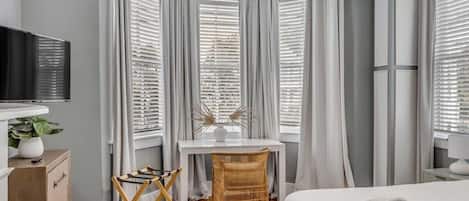 1 bedroom, desk, iron/ironing board, WiFi