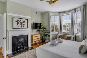 3 camere, una scrivania, ferro/asse da stiro, culla da viaggio