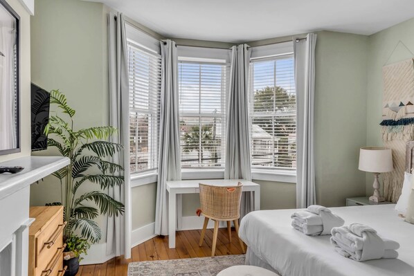 3 bedrooms, desk, iron/ironing board, travel crib