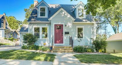 Charming Lake Mills Home Near Rock Lake & Beach