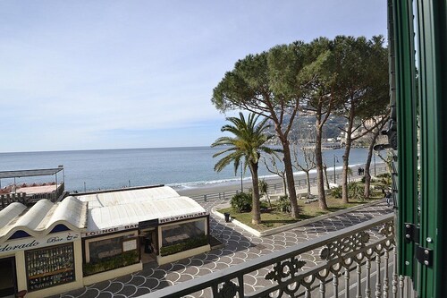 Casa Arpeggio: An elegant and welcoming apartment located in the center of Maiori and a few meters from the sea.