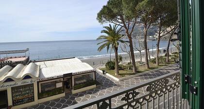 Casa Arpeggio: An elegant and welcoming apartment located in the center of Maiori and a few meters from the sea.