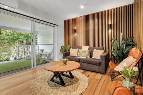 Bright on the River (Buffalo Apartment 1)