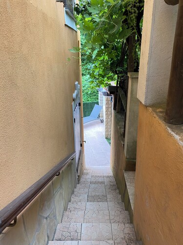 Villa Serenice - F2 climatisé, parking gratuit, WIFI, BBQ, terrasse, calme 