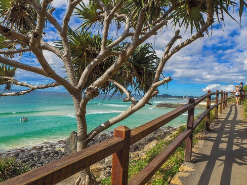Swell Apartments - by Burleigh Letting