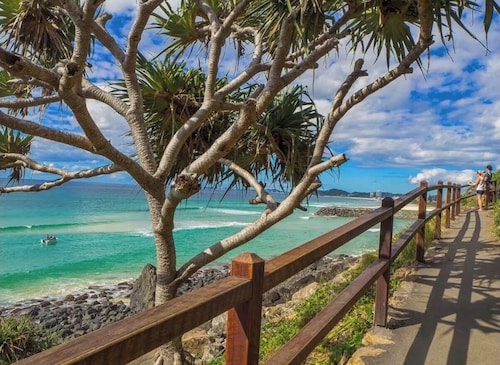 Swell Apartments - by Burleigh Letting
