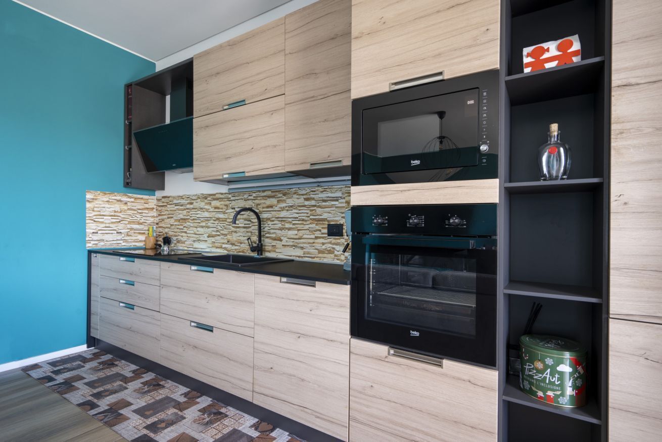 Kühlschrank, Mikrowelle, Ofen, Herdplatte