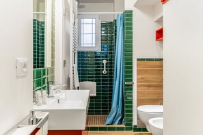 Dusj, hårføner og bidé