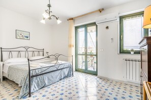 1 camera, ferro/asse da stiro, Wi-Fi, lenzuola