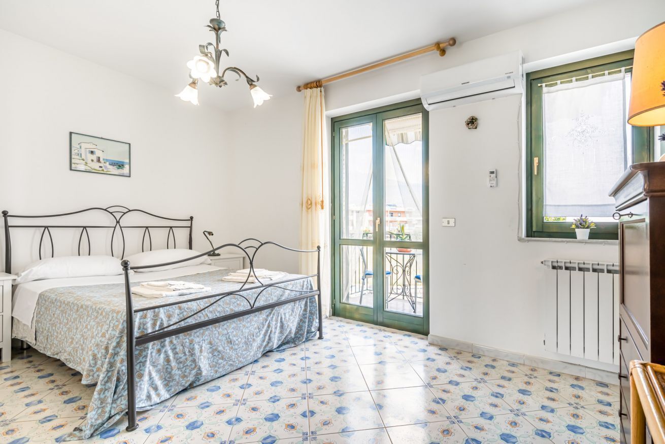 1 slaapkamer, een strijkplank/strijkijzer, wifi, beddengoed