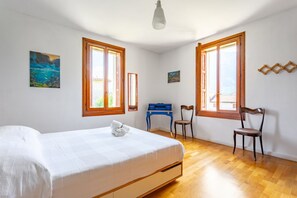 1 bedroom, iron/ironing board, internet, bed sheets