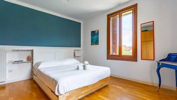 1 Schlafzimmer, BĂŒgeleisen/BĂŒgelbrett, Internetzugang, BettwĂ€sche