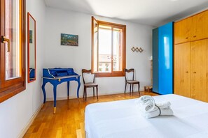 1 camera, ferro/asse da stiro, accesso a Internet, lenzuola