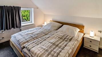 2 bedrooms, free WiFi, bed sheets