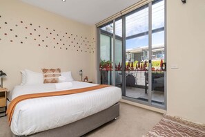 2 Schlafzimmer, Schreibtisch, Bügeleisen/Bügelbrett, WLAN