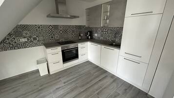 Kühlschrank, Ofen, Herdplatte, Geschirrspüler