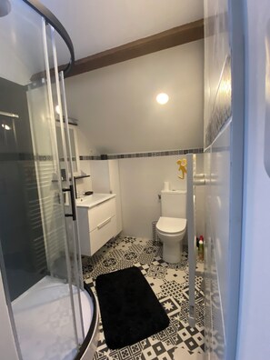 Dusche, Haartrockner, Seife, Shampoo