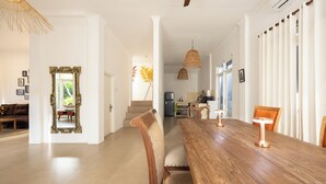 Villa familiale | Repas dans la chambre
