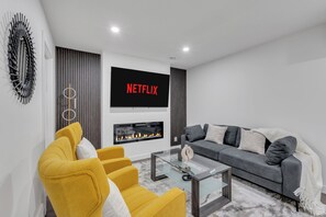 Smart TV, fireplace - Charming 2BR Escape W/ Fireplace (Calgary)