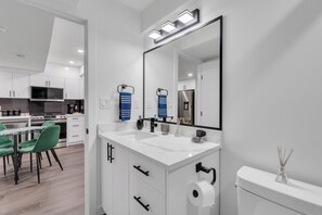 冰箱、微波炉、烤箱、炉灶