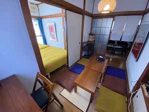 3 chambres, bureau, fer et planche Ă repasser, accĂšs au Wi-Fi (inclus)