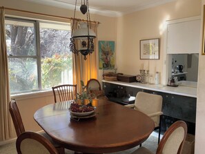 Dining - Canberra Inner South and close to City Lake Parliament , Kingston woden (Red Hill)