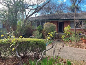 Exterior - Canberra Inner South and close to City Lake Parliament , Kingston woden (Red Hill)