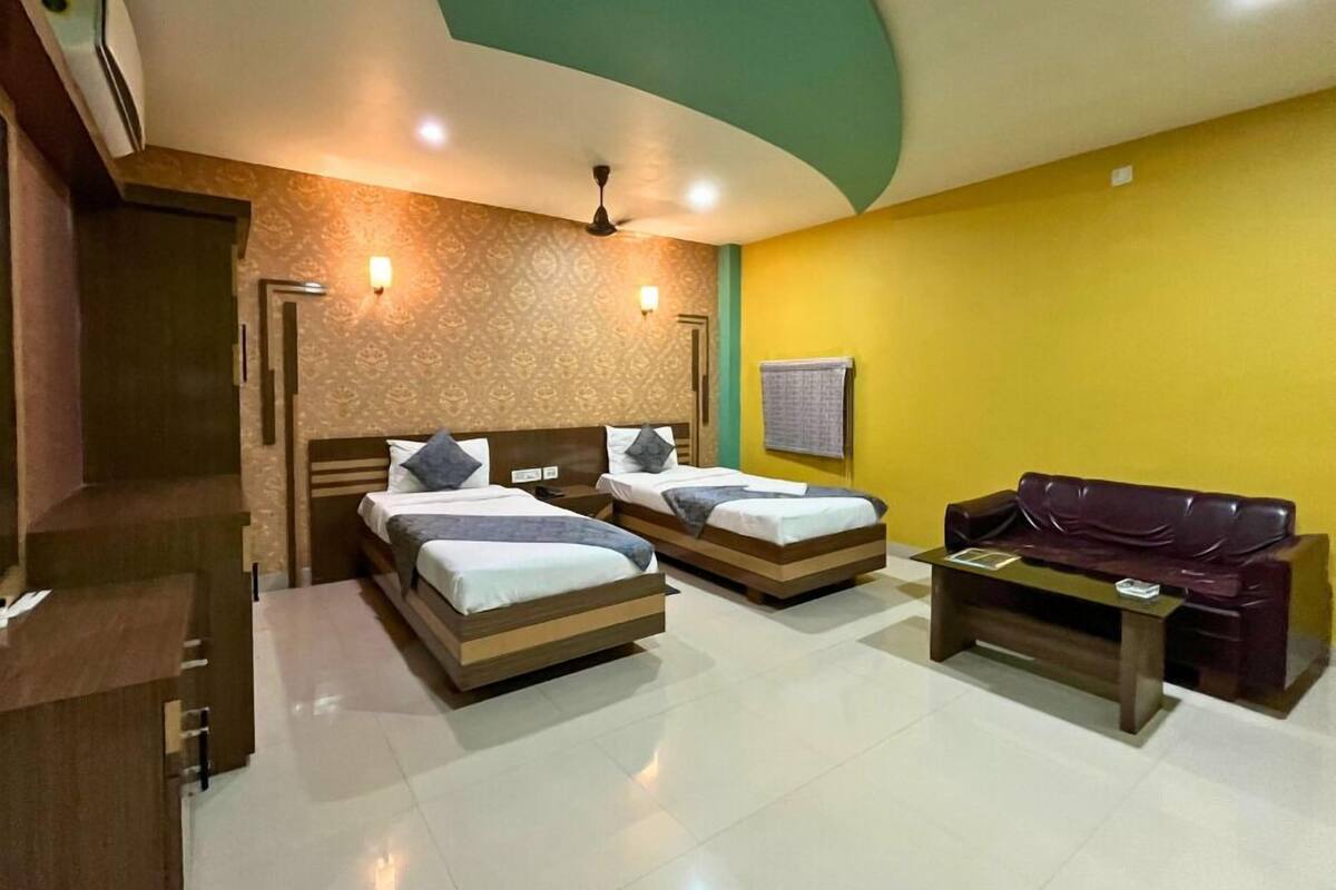 Quarto superluxo | Roupas de cama premium, escrivaninha, espaço de trabalho para notebook