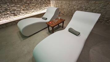 Couples treatment rooms, sauna, hot tub, steam room, Turkish bath
