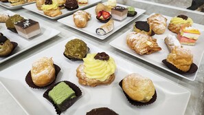 Free daily buffet breakfast