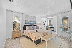 3 bedrooms, desk, iron/ironing board, free WiFi