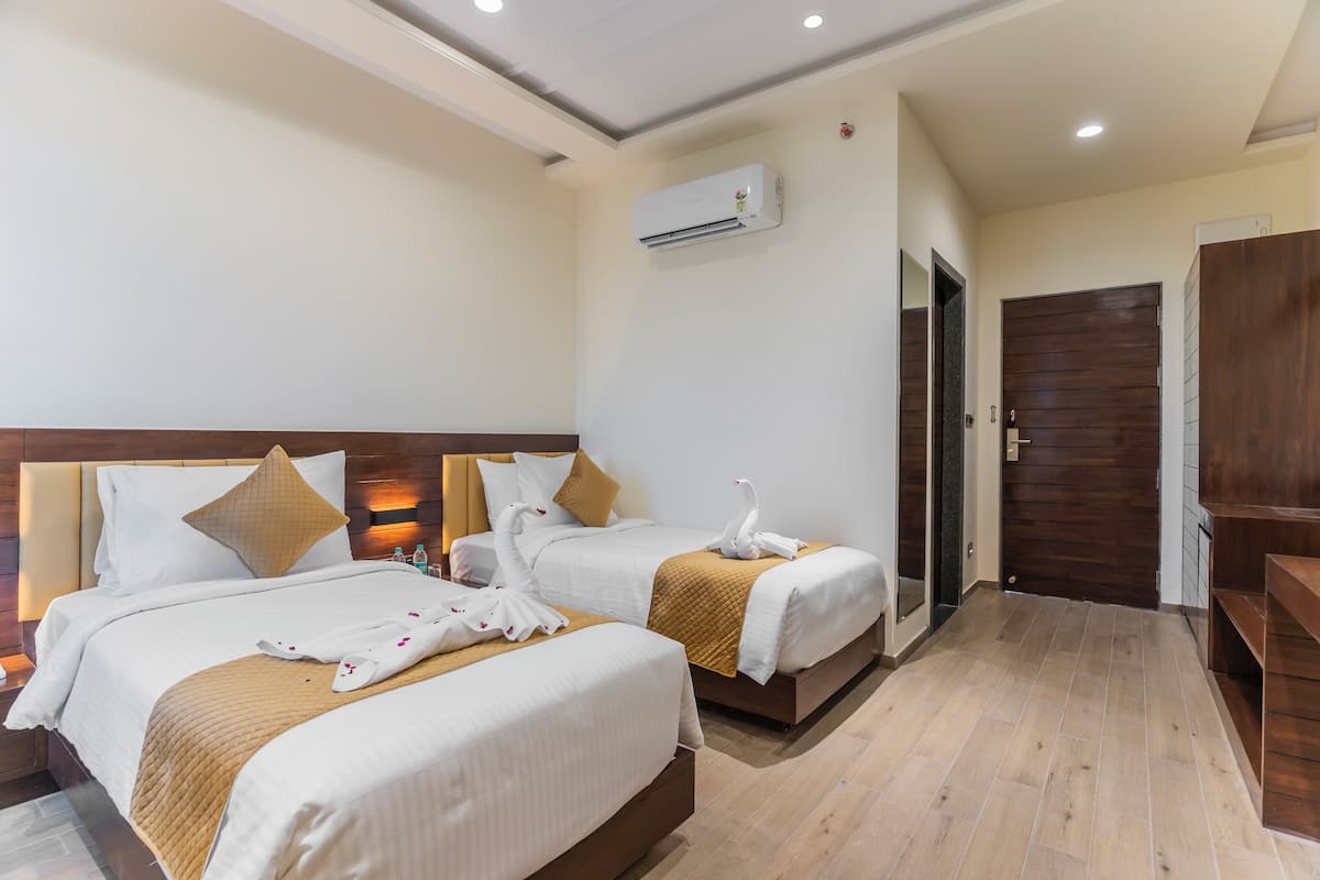 1 habitación, caja de seguridad en la habitación y escritorio