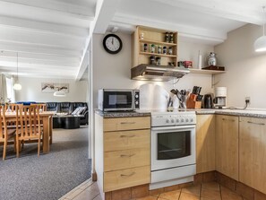 Fridge, microwave, dishwasher, cookware/dishes/utensils