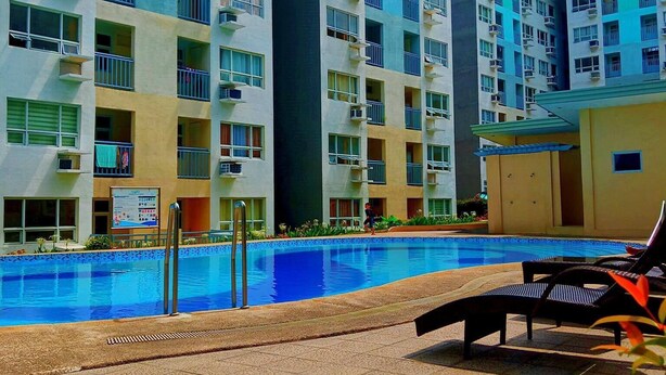 2 outdoor pools