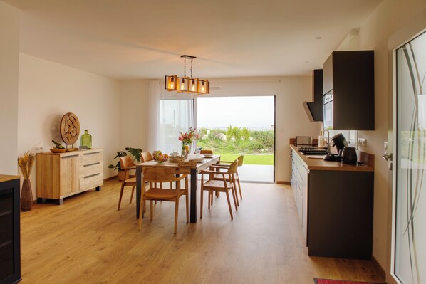 雪櫃、微波爐、焗爐、爐具