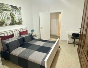 2 chambres, fer et planche à repasser, Wi-Fi, draps fournis