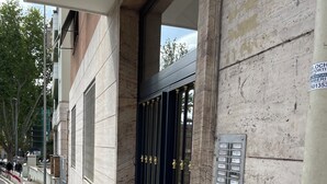 A building entrance with a black gate, a metal intercom, and a sign on the wall. - A few steps from the historic center and Vatican (Roma)