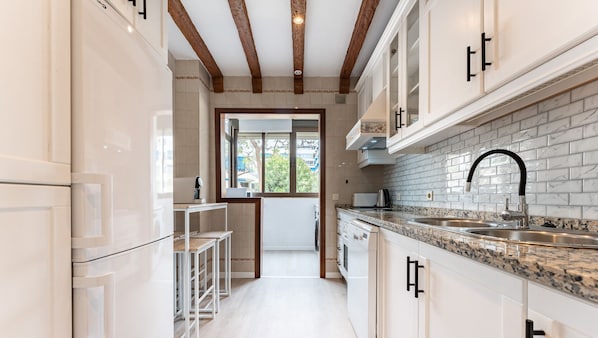 Køleskab, mikrobølgeovn, ovn, opvaskemaskine