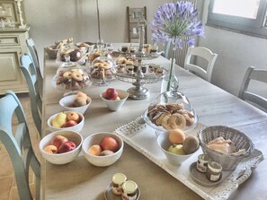 Free daily buffet breakfast - Giardino dei Sugheri (Scarlino)