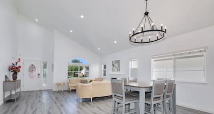 Cozy House in gate community in center of Chino