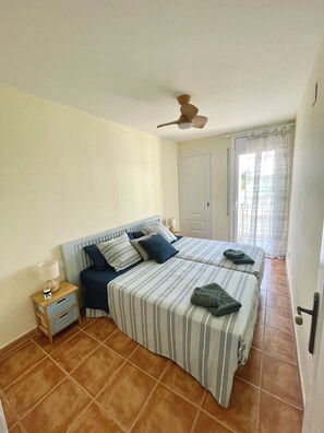2 Schlafzimmer, Reisekinderbett, kostenloses WLAN, Bettwäsche