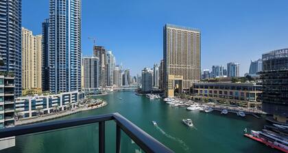 Luxe Dubai Marina 3BR condo! Stunning Views, Modern Amenities, Prime Location.